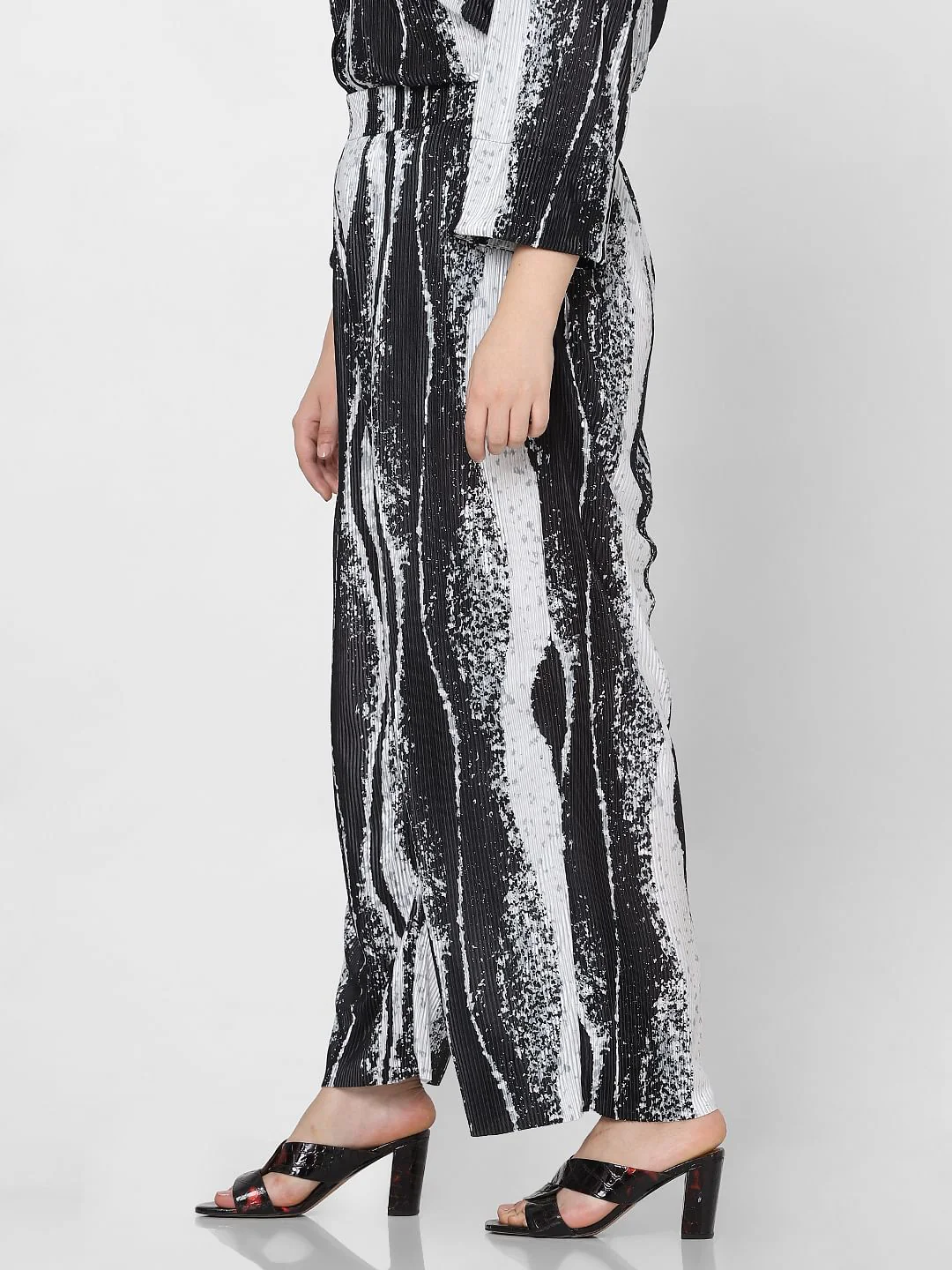 Curve Black Printed Pleated Co-Ord Set Pants - Image 3