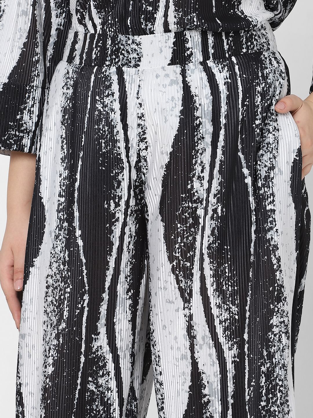 Curve Black Printed Pleated Co-Ord Set Pants - Image 6
