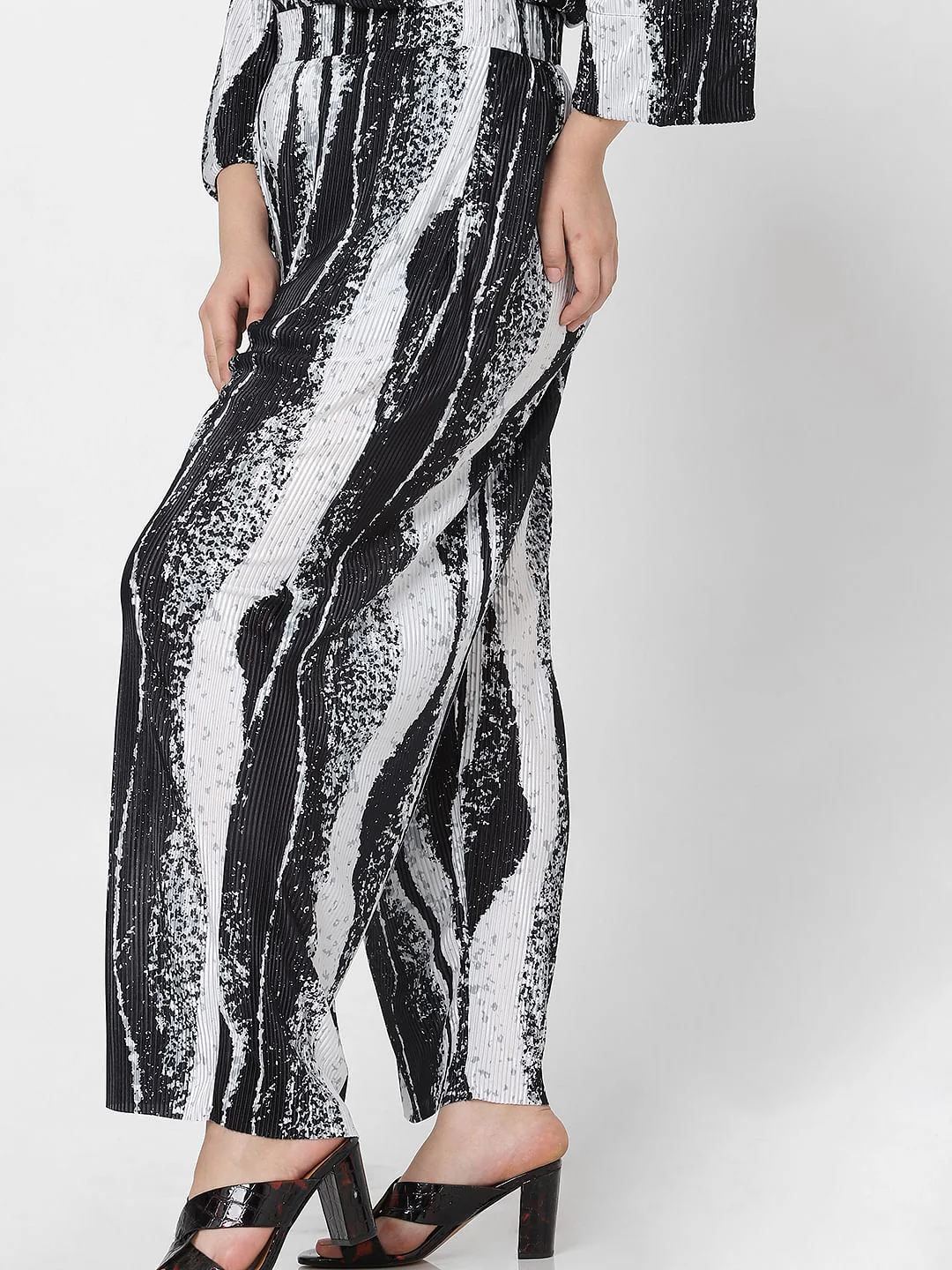 Curve Black Printed Pleated Co-Ord Set Pants - Image 8