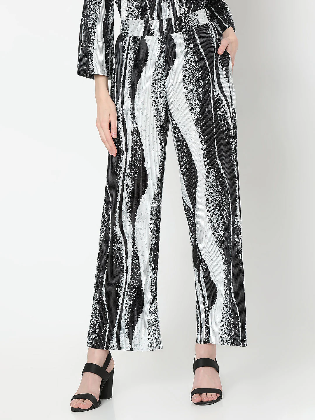 Black Printed Pleated Co-Ord Set Pants - Image 2