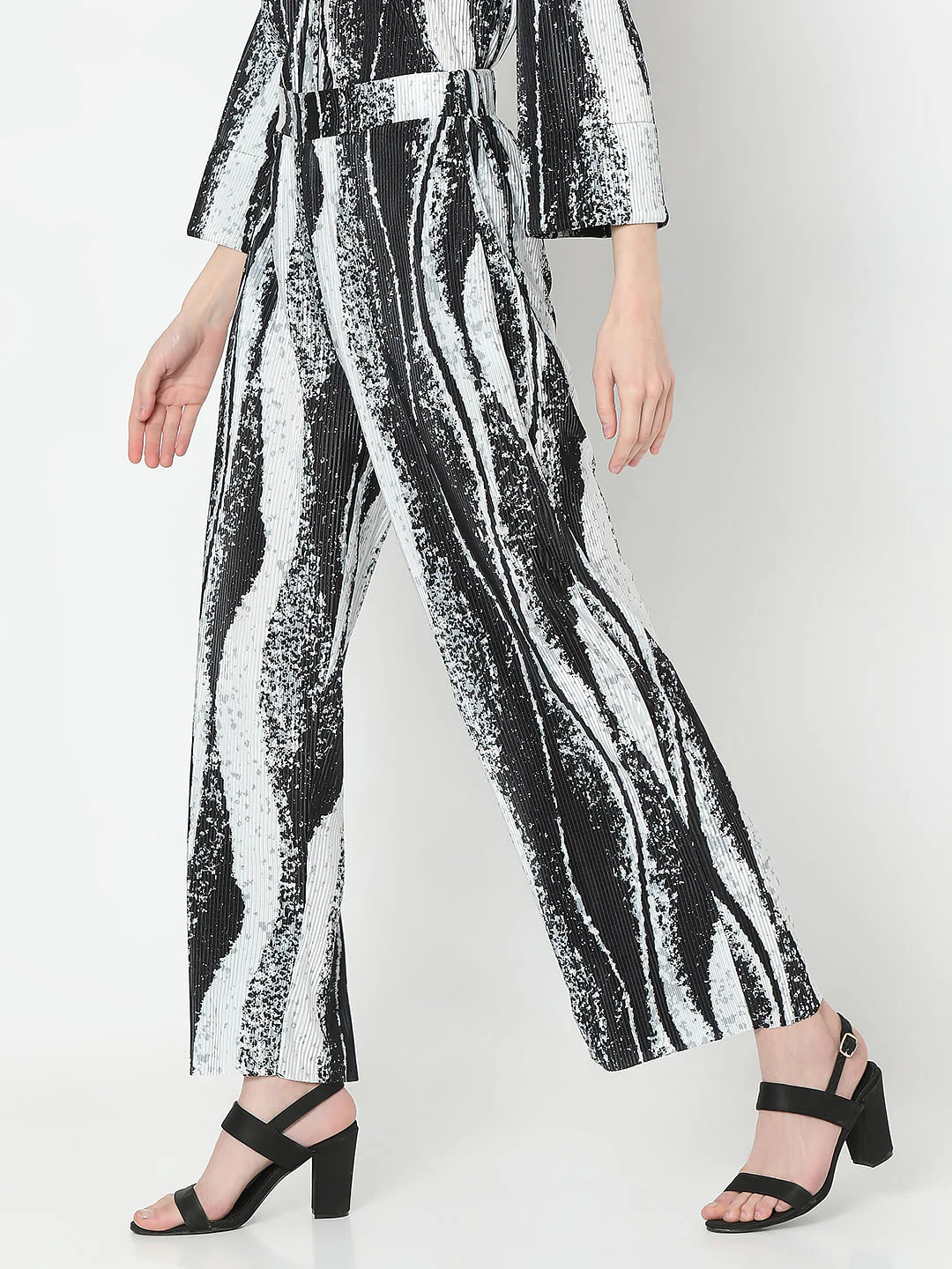 Black Printed Pleated Co-Ord Set Pants - Image 3