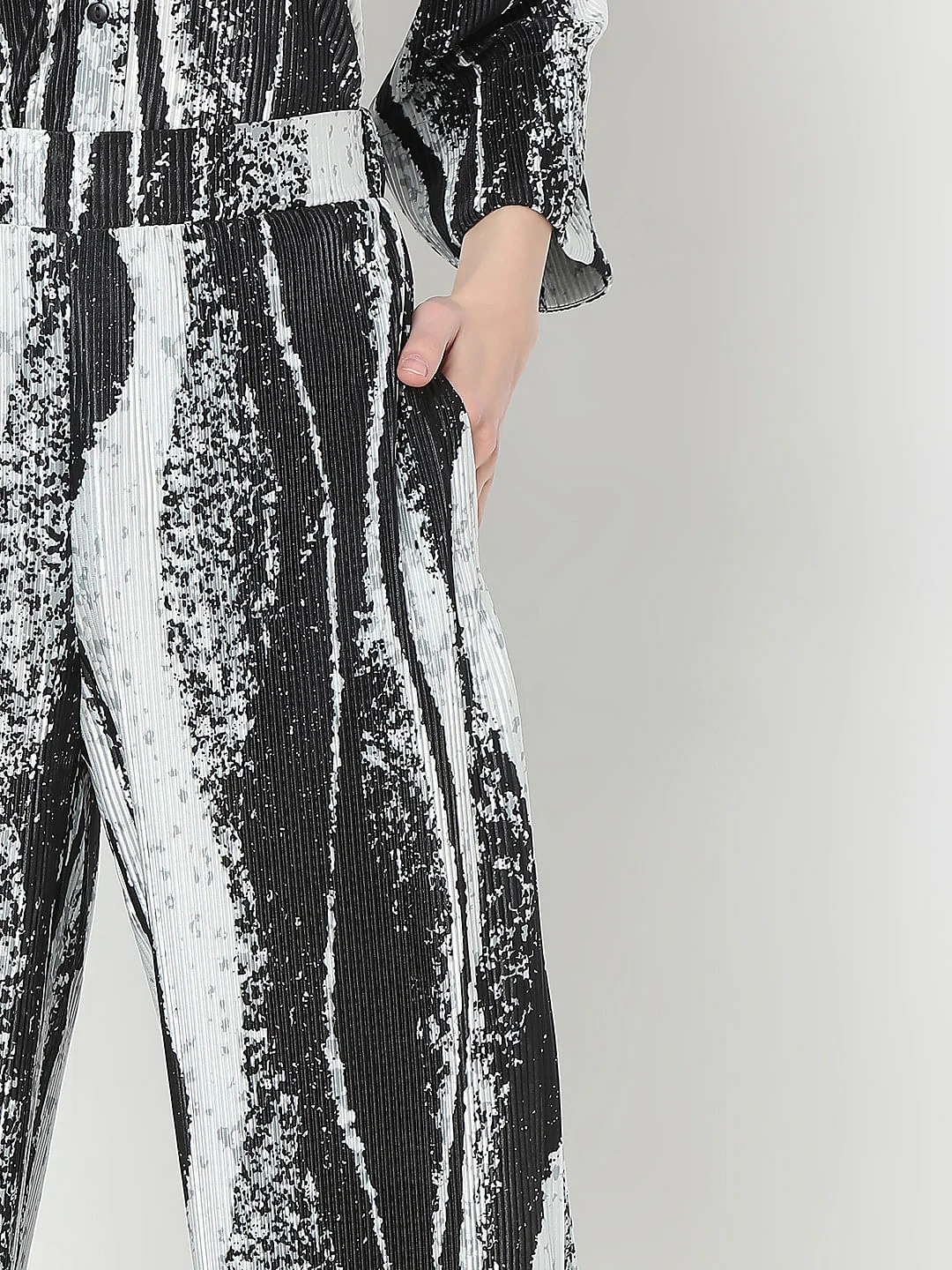 Black Printed Pleated Co-Ord Set Pants - Image 6