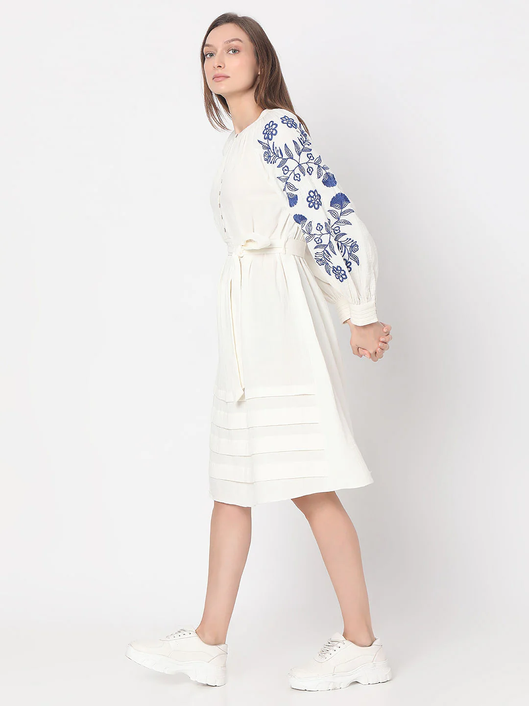 White Contrast Embroidery Dress - Image 3
