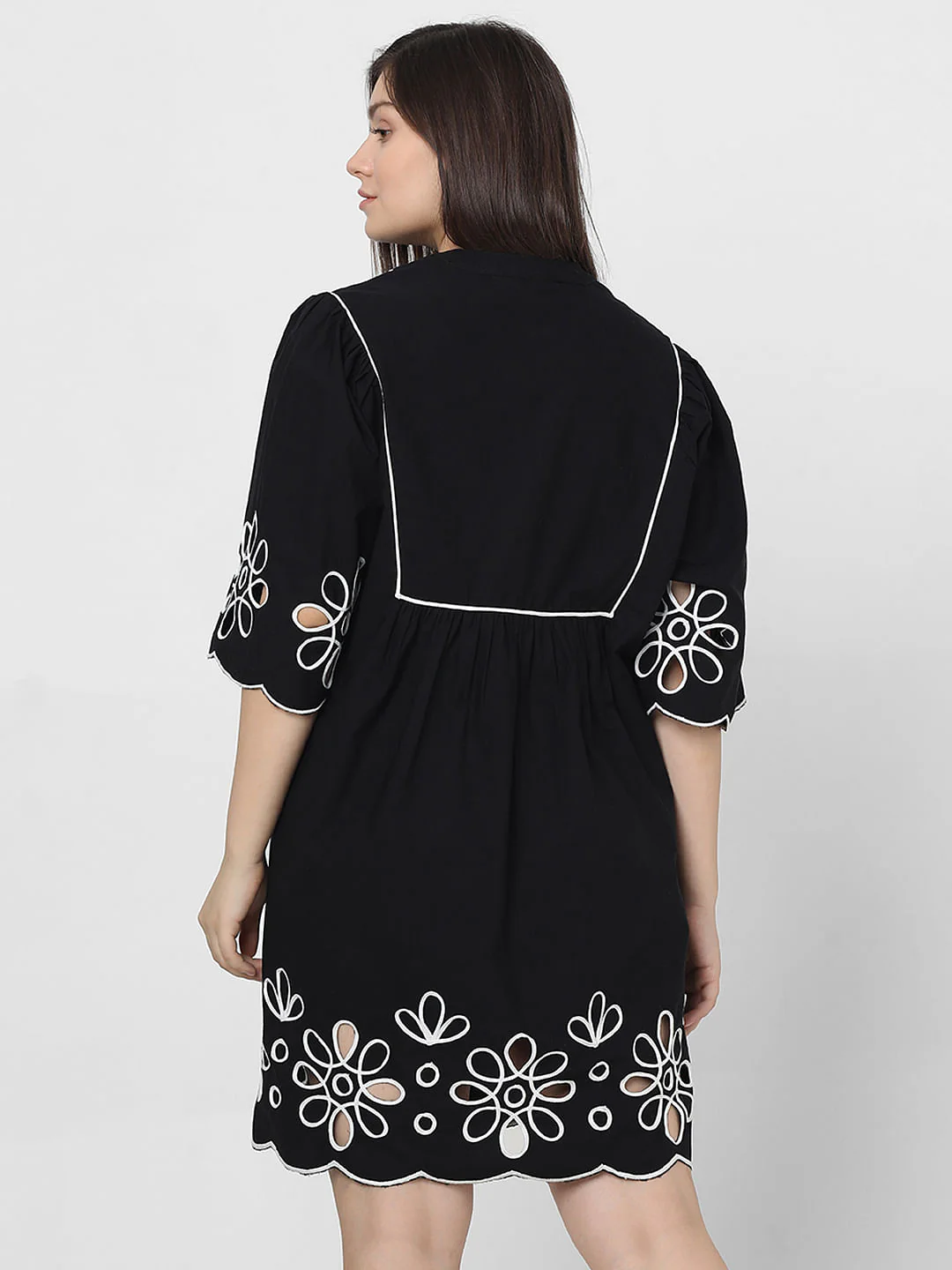 Curve Black Cutwork Shift Dress - Image 4