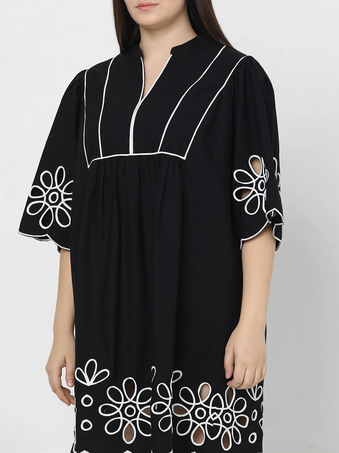 Curve Black Cutwork Shift Dress - Image 6