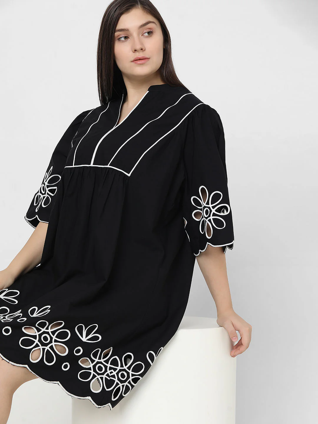 Curve Black Cutwork Shift Dress - Image 8