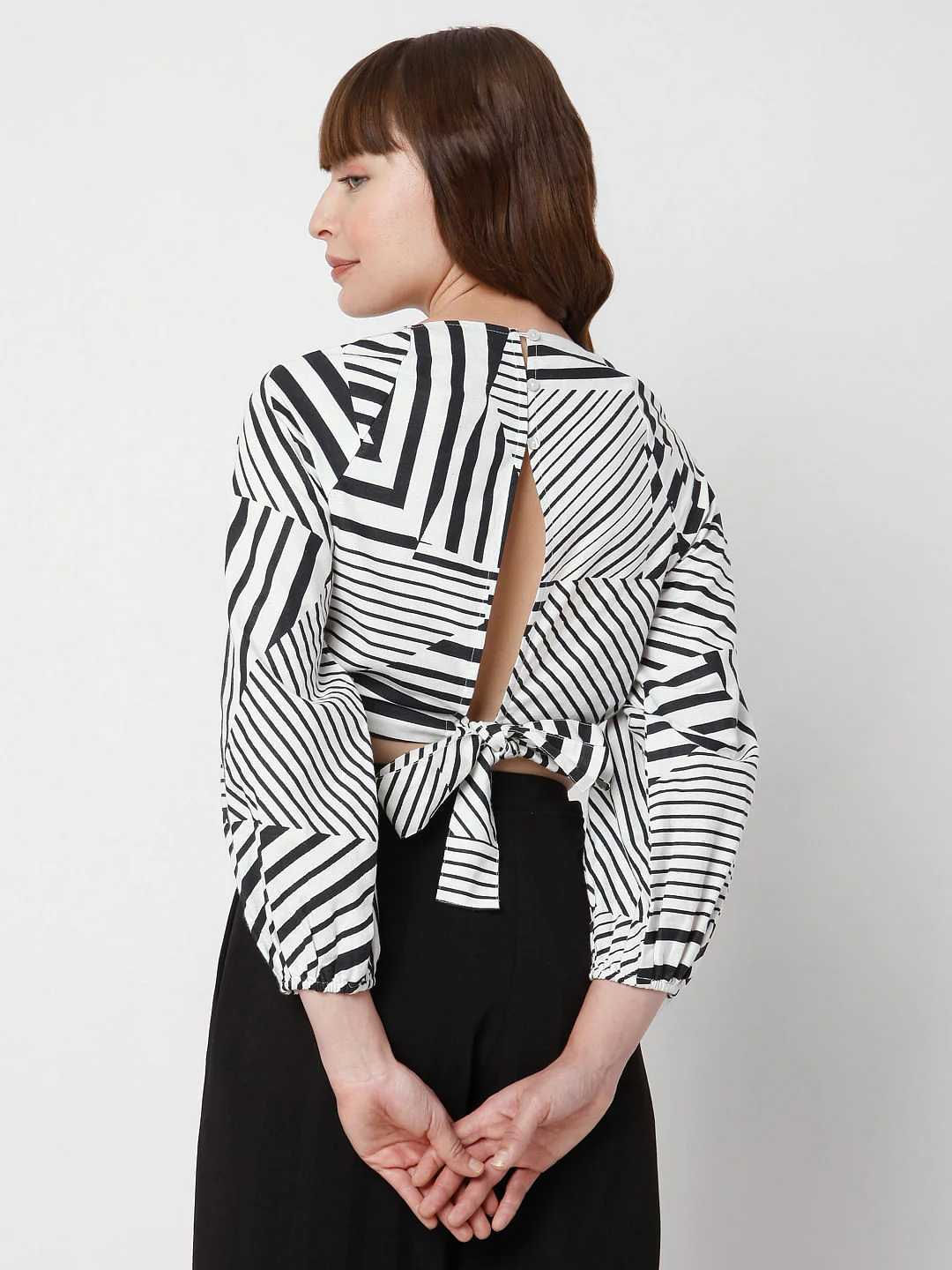 Black & White Printed Crop Top - Image 4