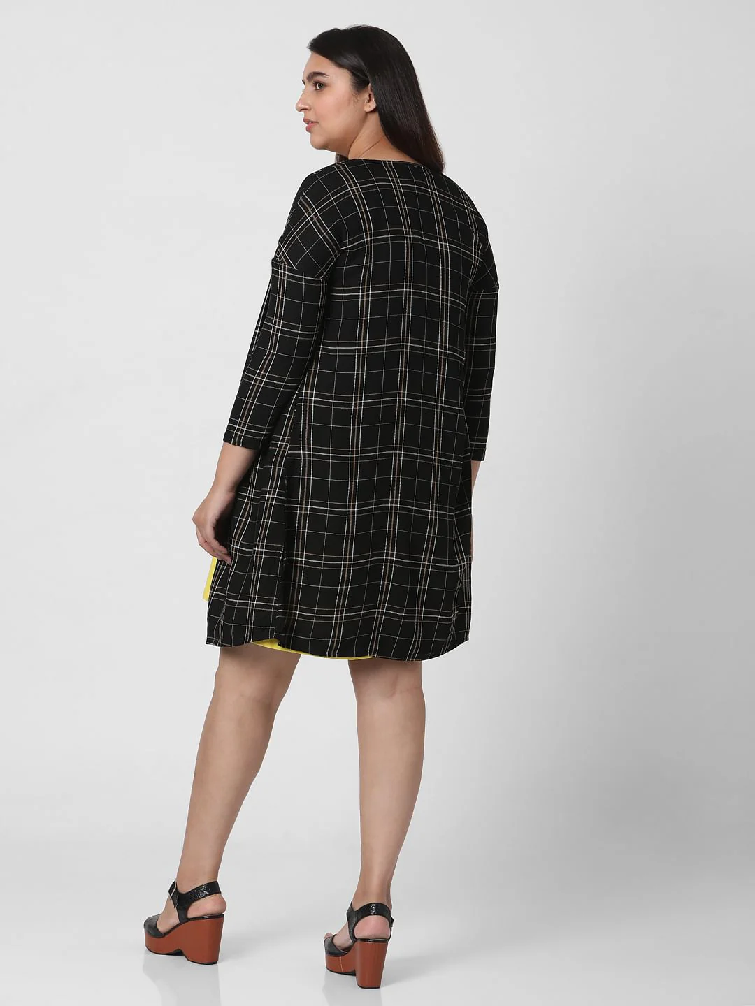 Curve Black Check Shrug - Image 4