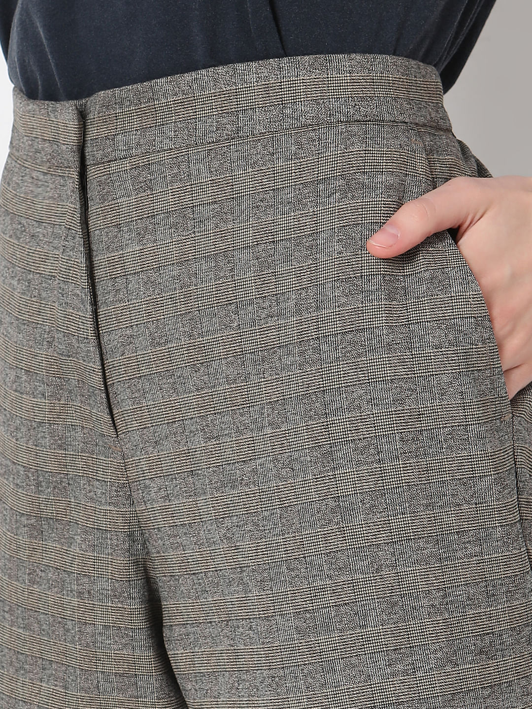 Grey & Yellow Mid Rise Check Pants - Image 8