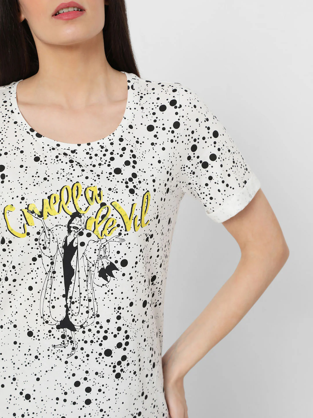X Cruella White Cruella De Vil Print T-Shirt - Image 5