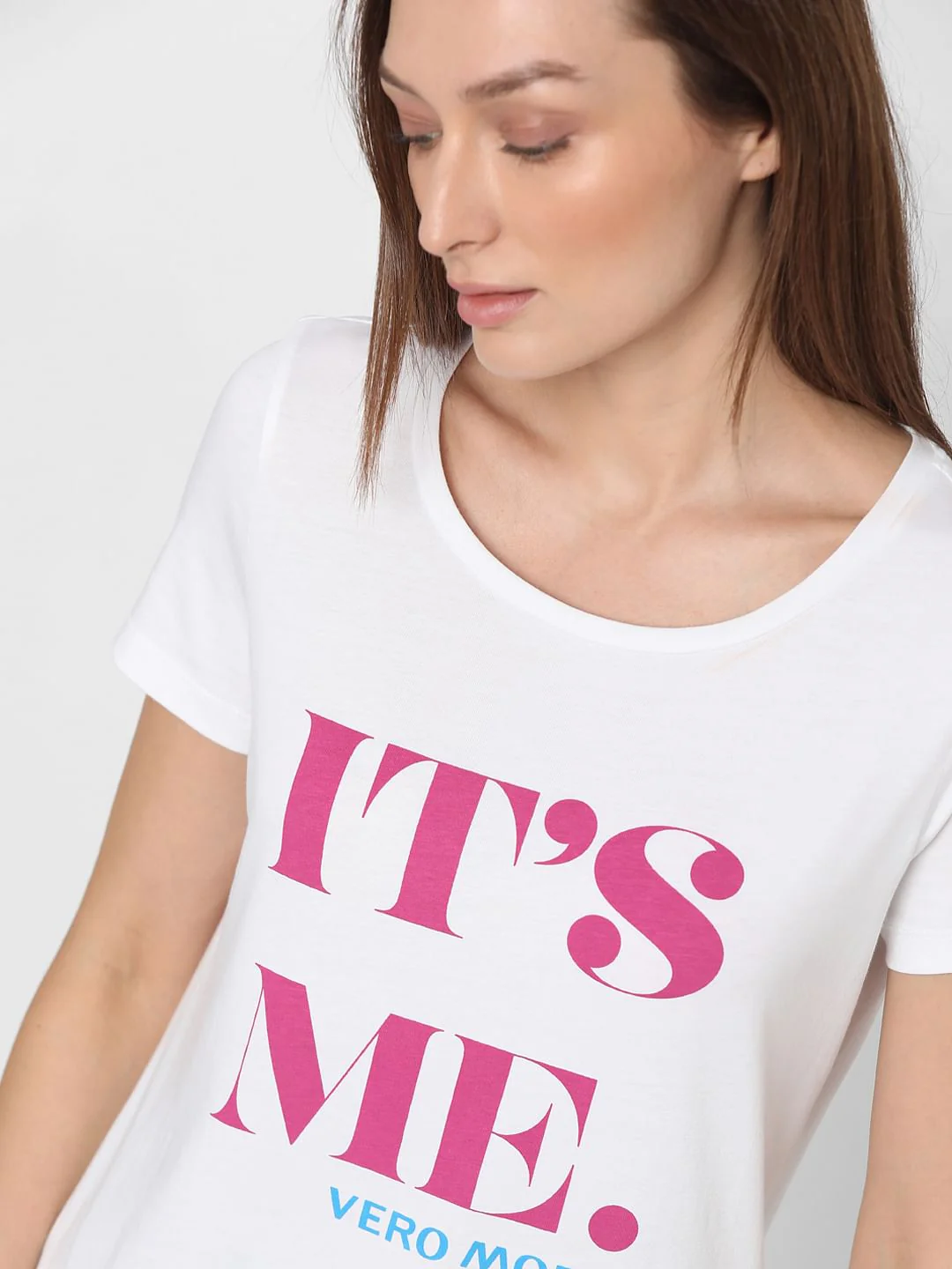 White It'S Me Text T-Shirt - Image 8