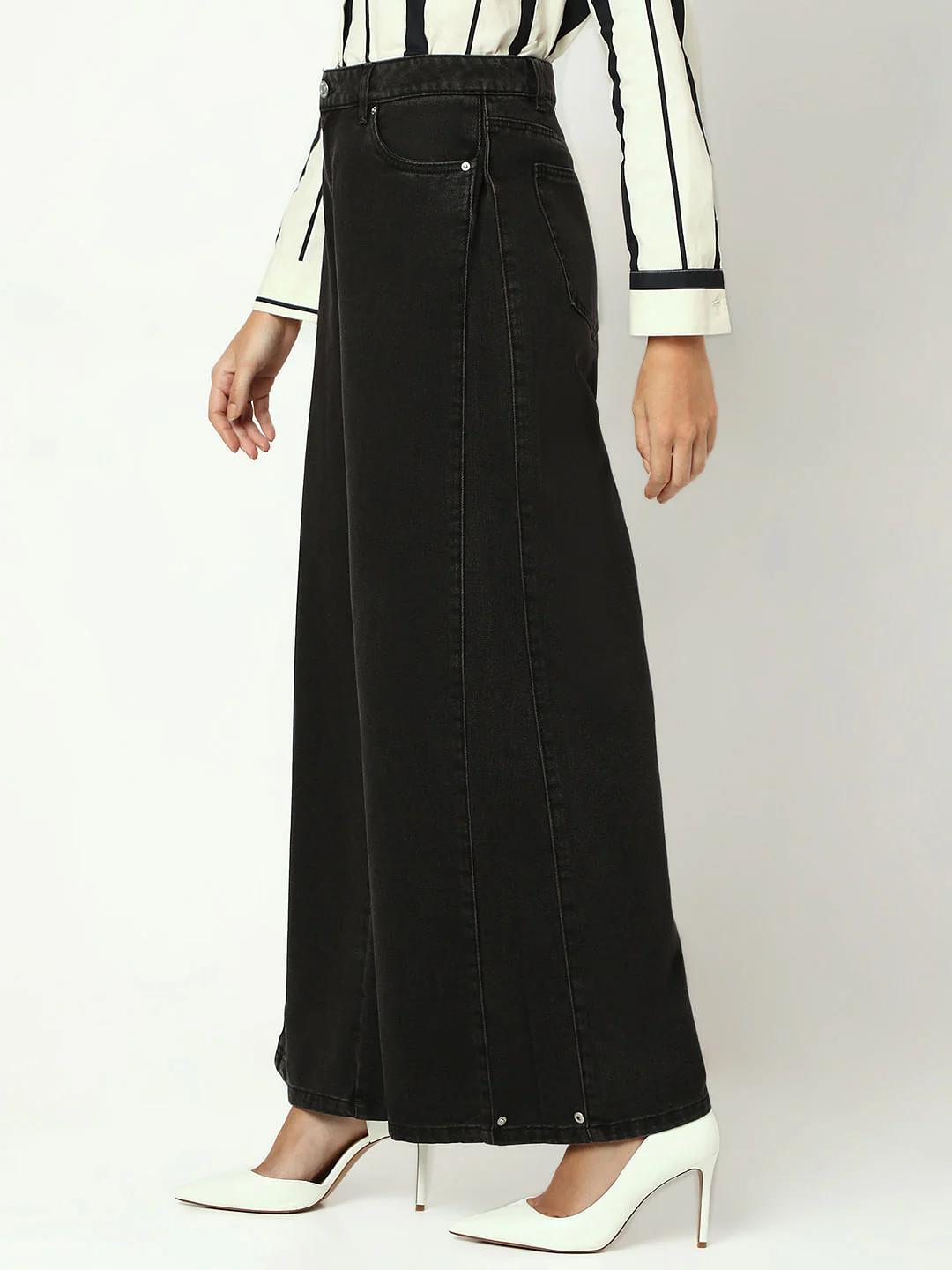 Black Mid Rise Loose Fit Jeans - Image 3