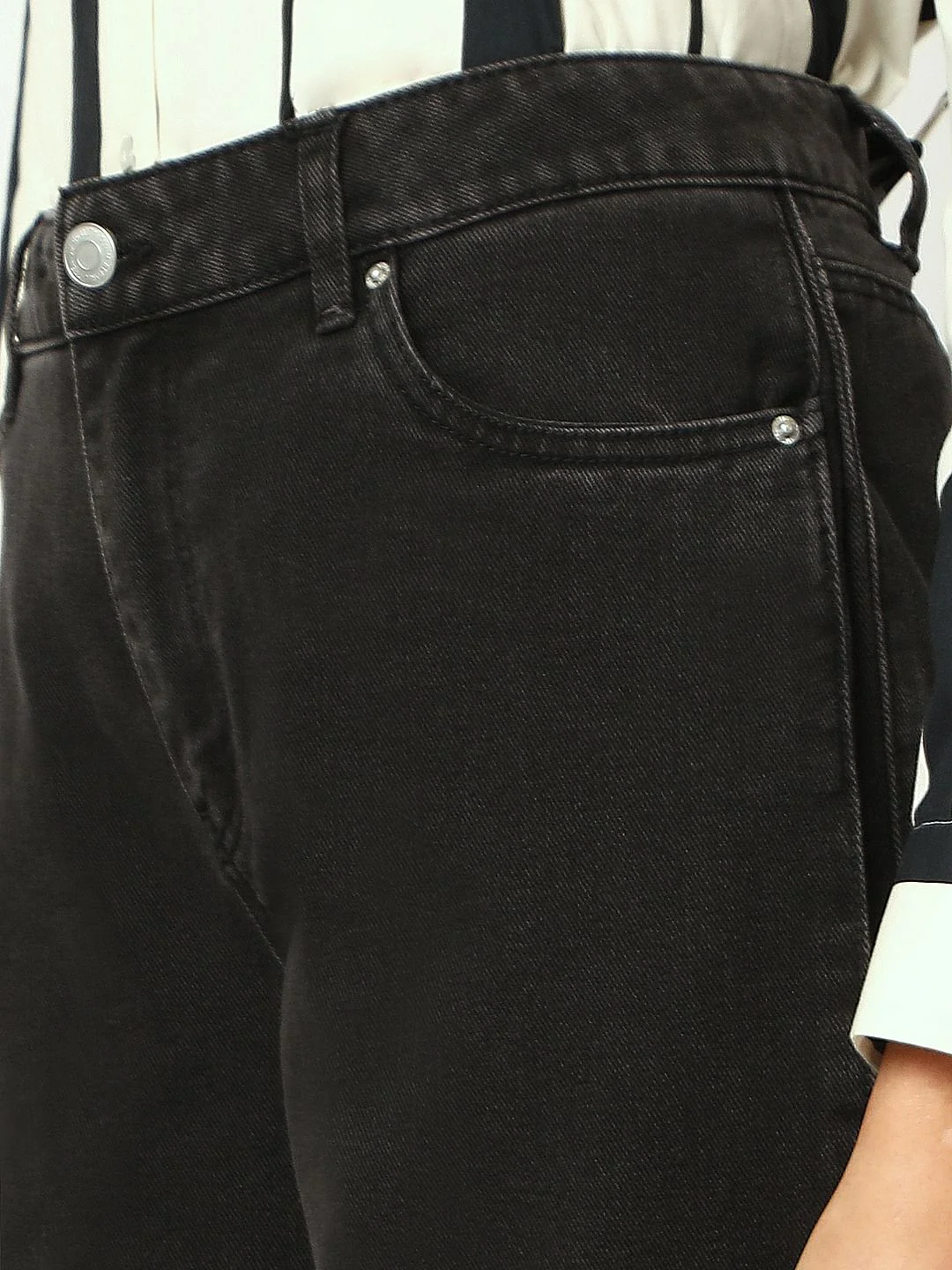 Black Mid Rise Loose Fit Jeans - Image 8