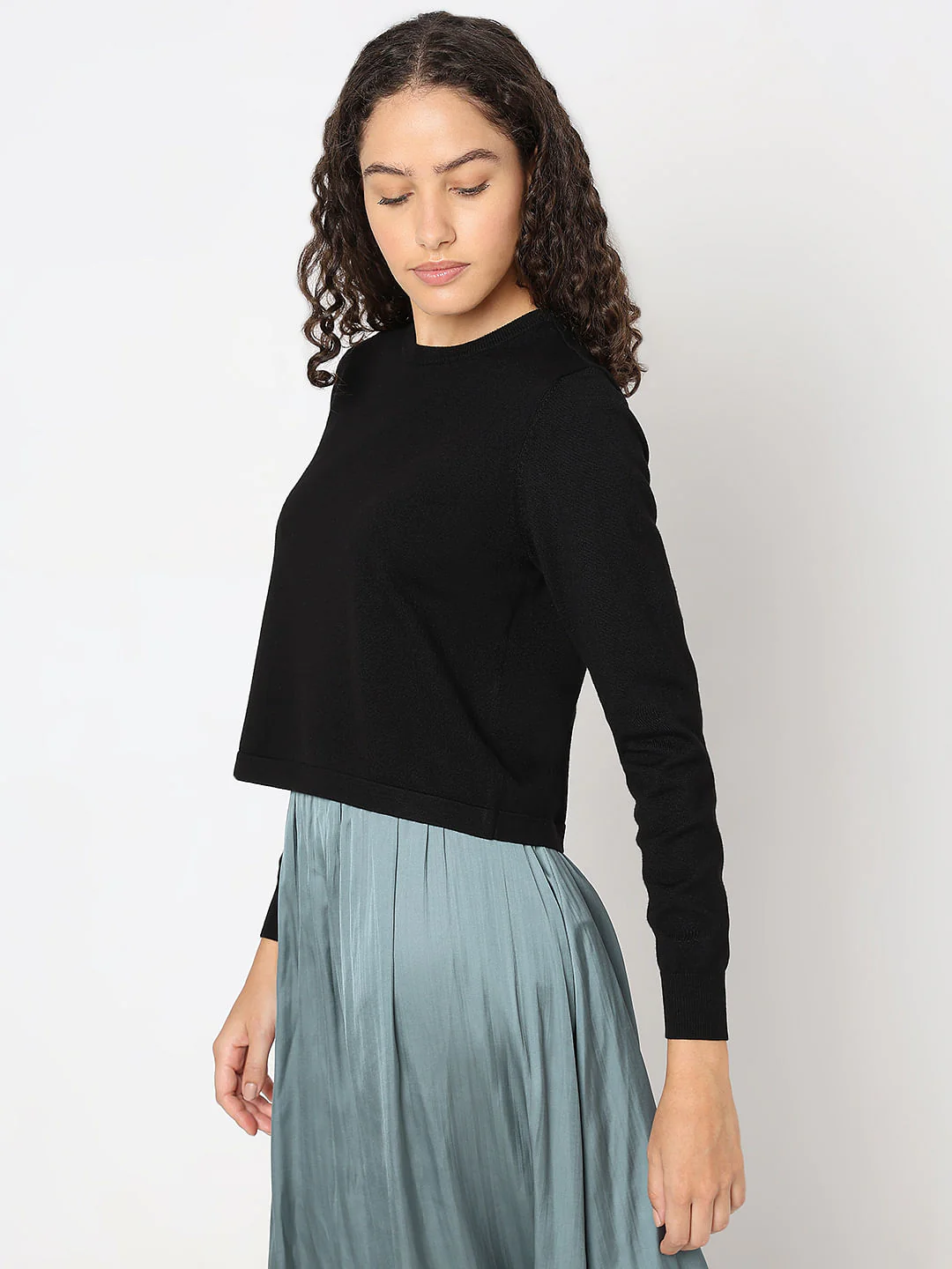 Black O-Neck Pullover - Image 3