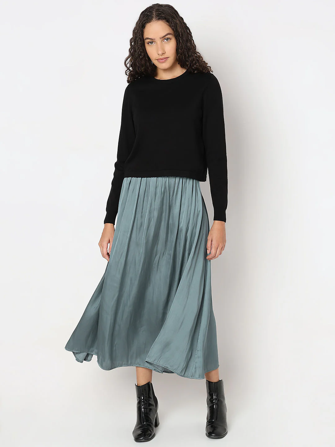 Black O-Neck Pullover - Image 5