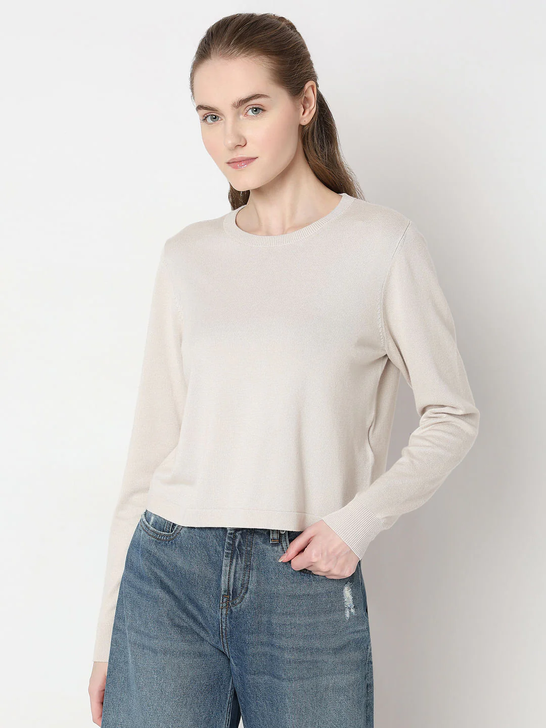 White O-Neck Short Pullover - Image 2