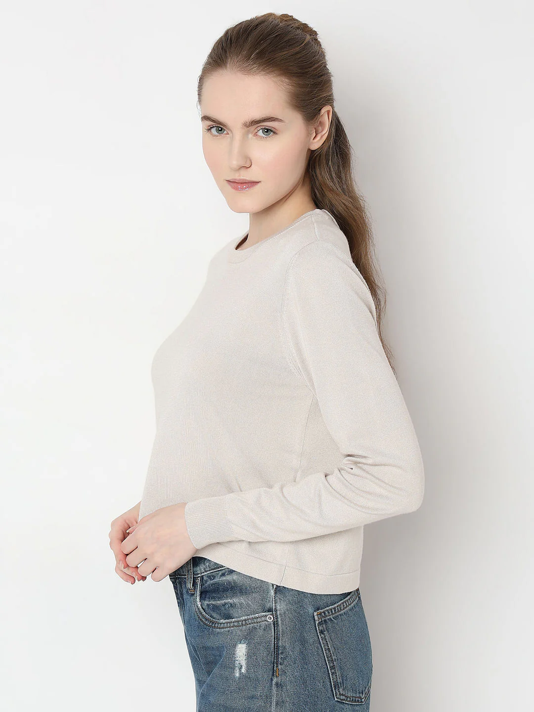 White O-Neck Short Pullover - Image 3