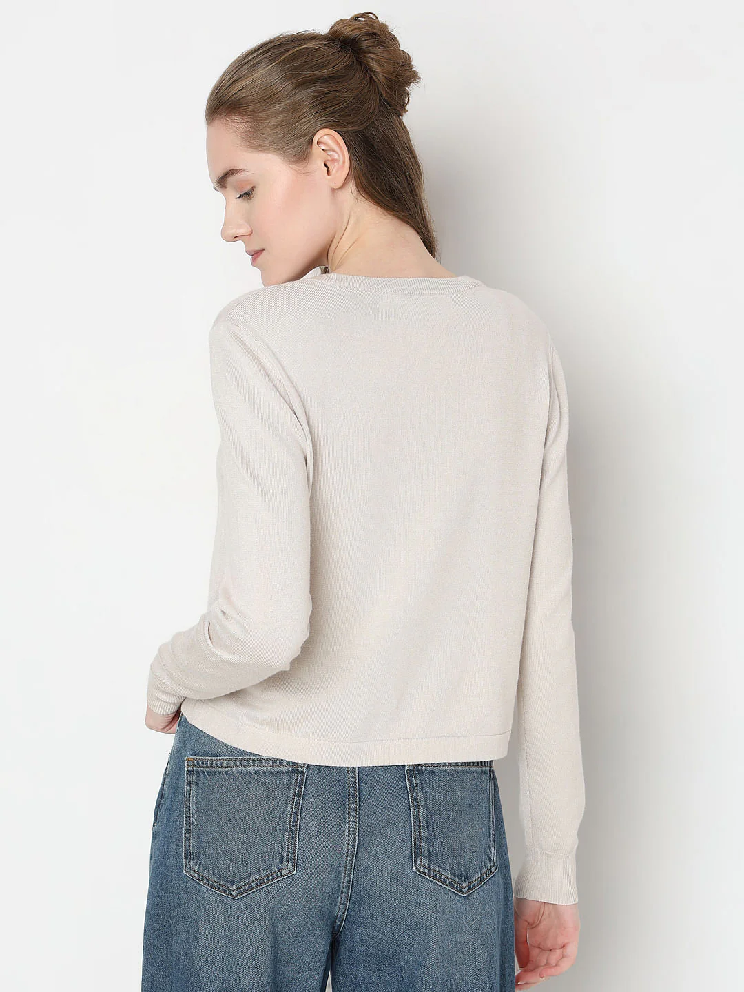 White O-Neck Short Pullover - Image 4
