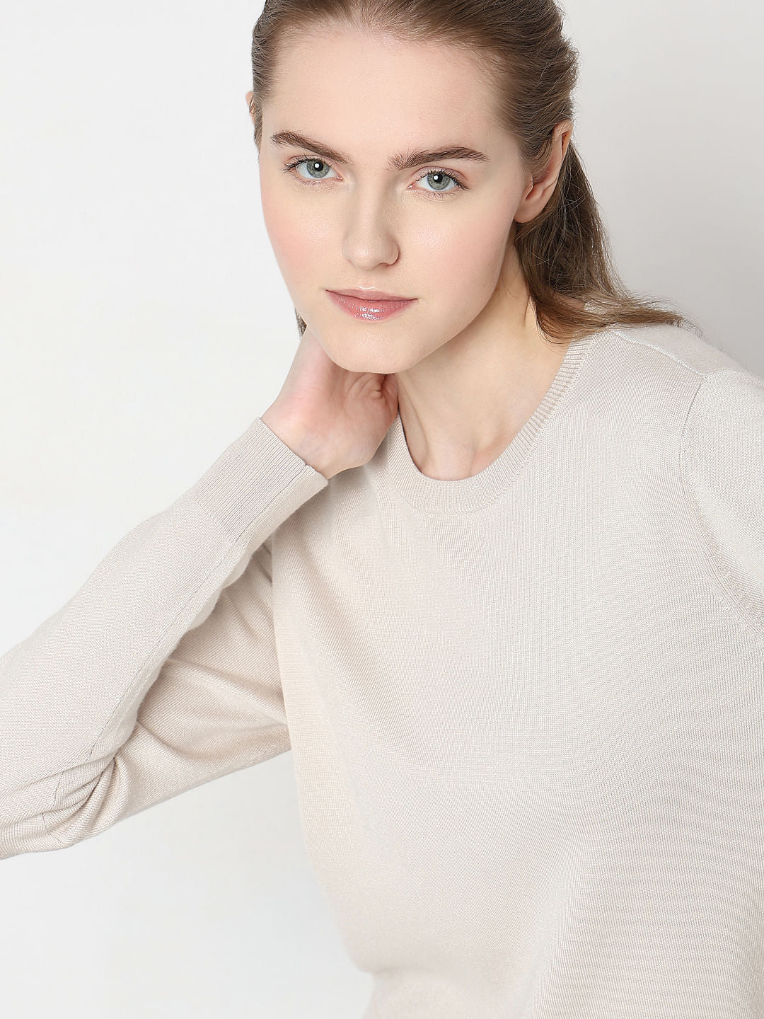 White O-Neck Short Pullover - Image 6