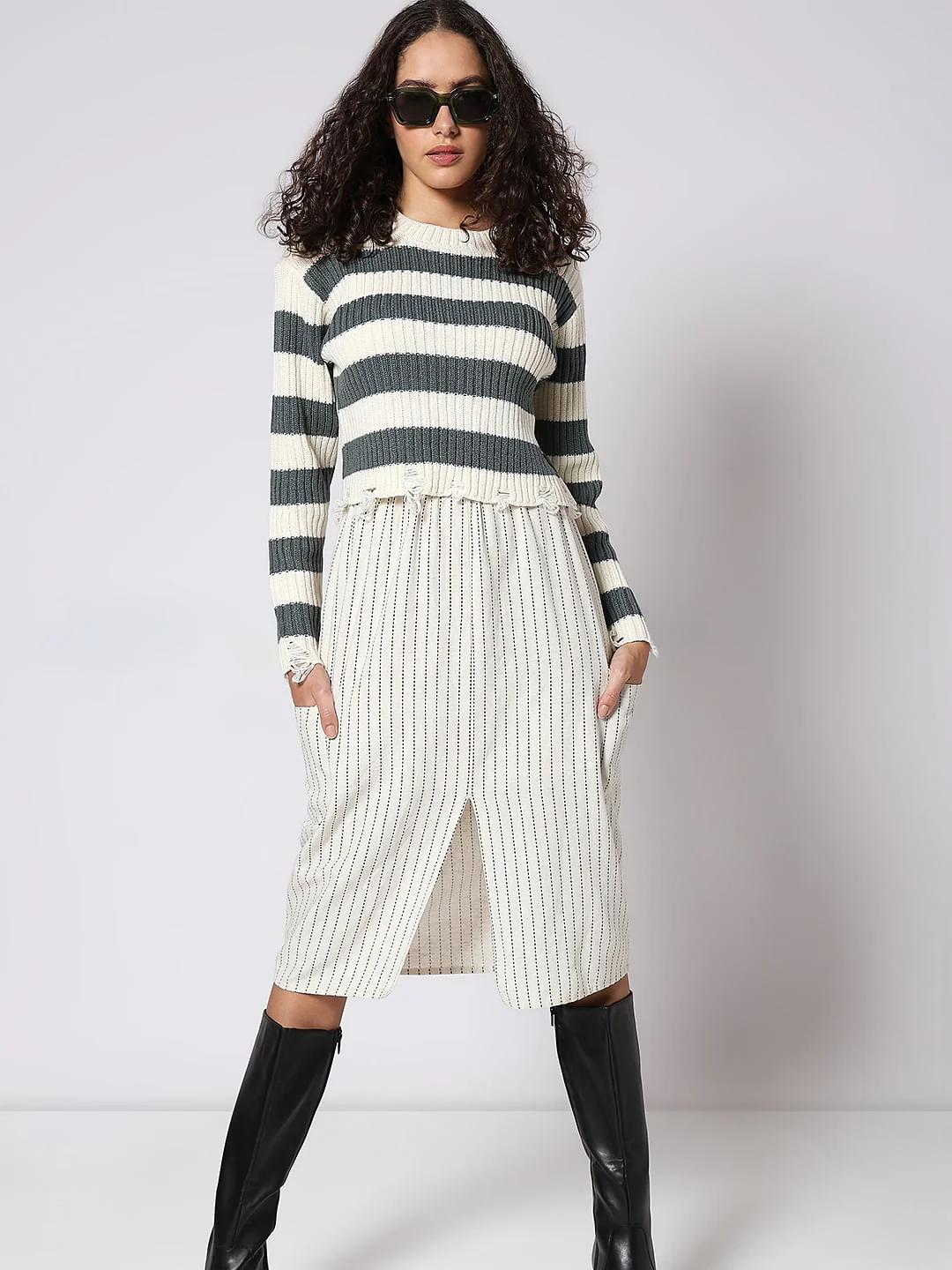 Beige Colourblocked Cropped Pullover