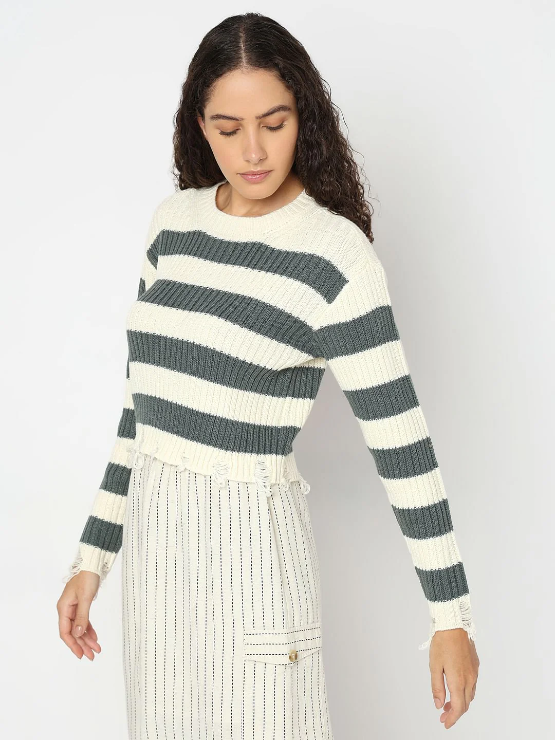 Beige Colourblocked Cropped Pullover - Image 3