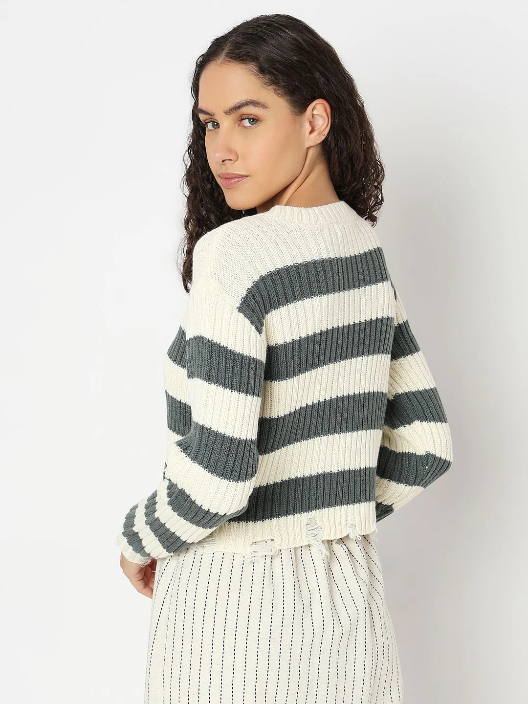 Beige Colourblocked Cropped Pullover - Image 4