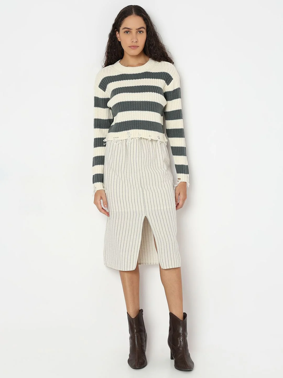 Beige Colourblocked Cropped Pullover - Image 5