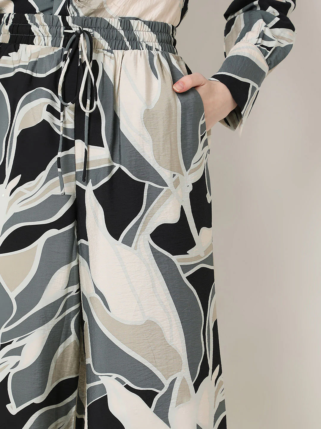 Black Printed Co-Ord Set Pants - Image 6