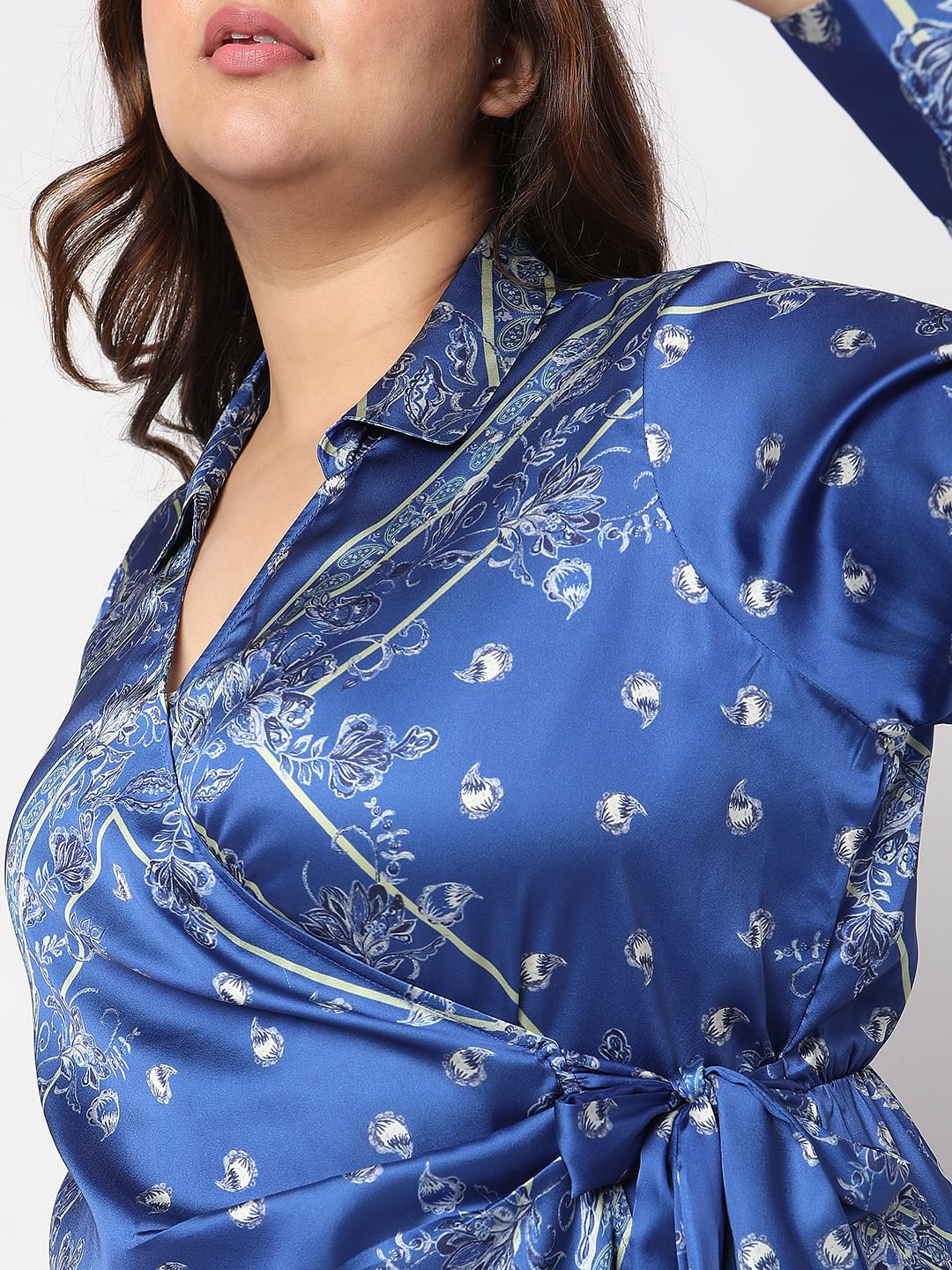 Curve Blue Printed Satin Wrap Dress - Image 5