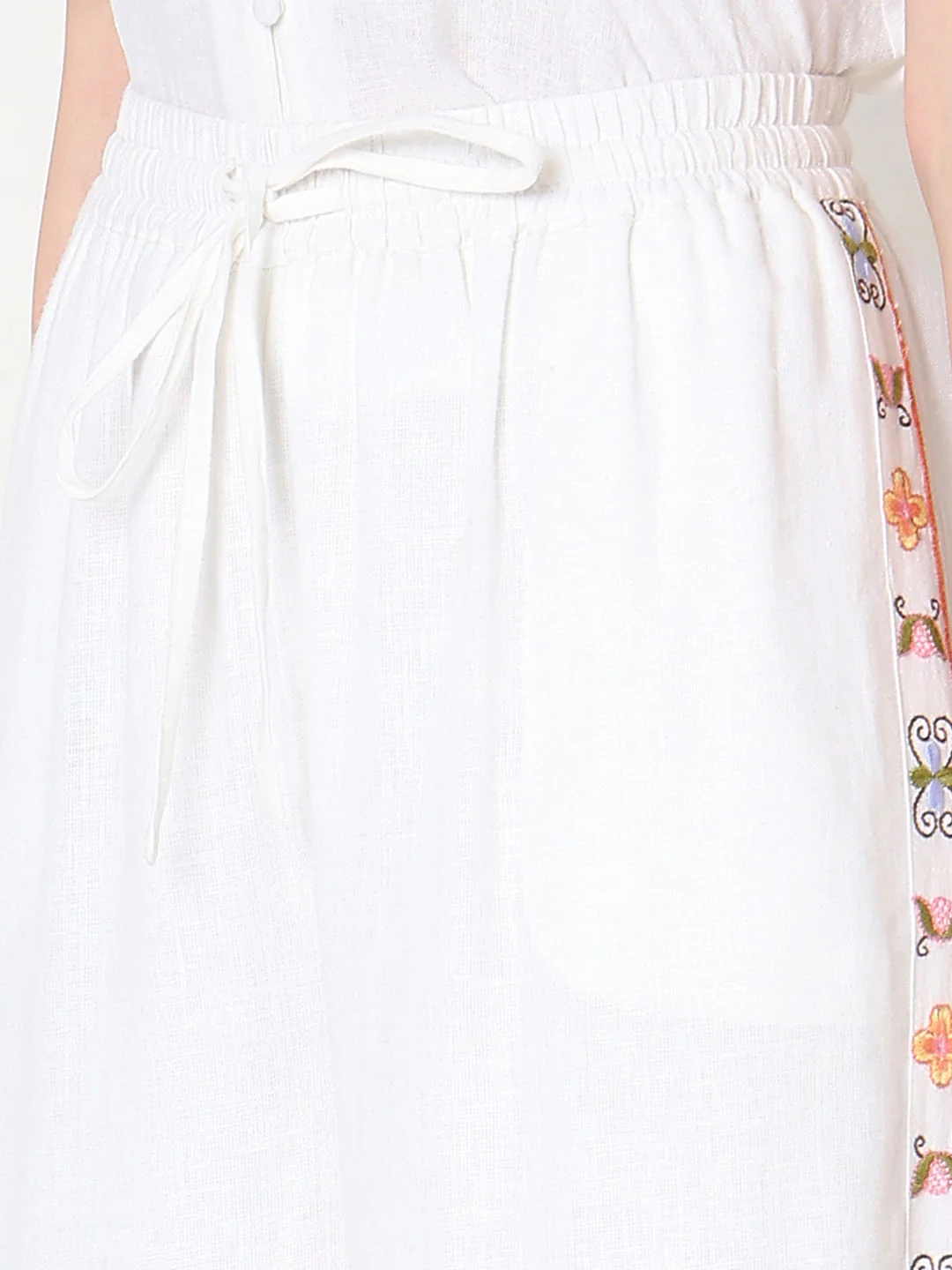 White High Rise Embroidered Co-Ord Set Pants - Image 8