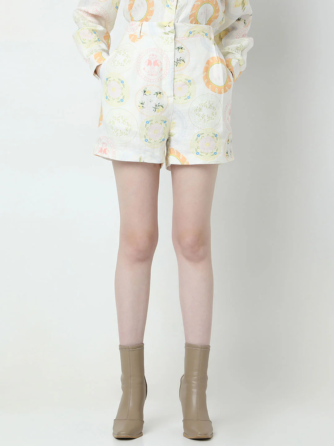 Off-White Printed Linen Co-Ord Set Shorts - Image 2