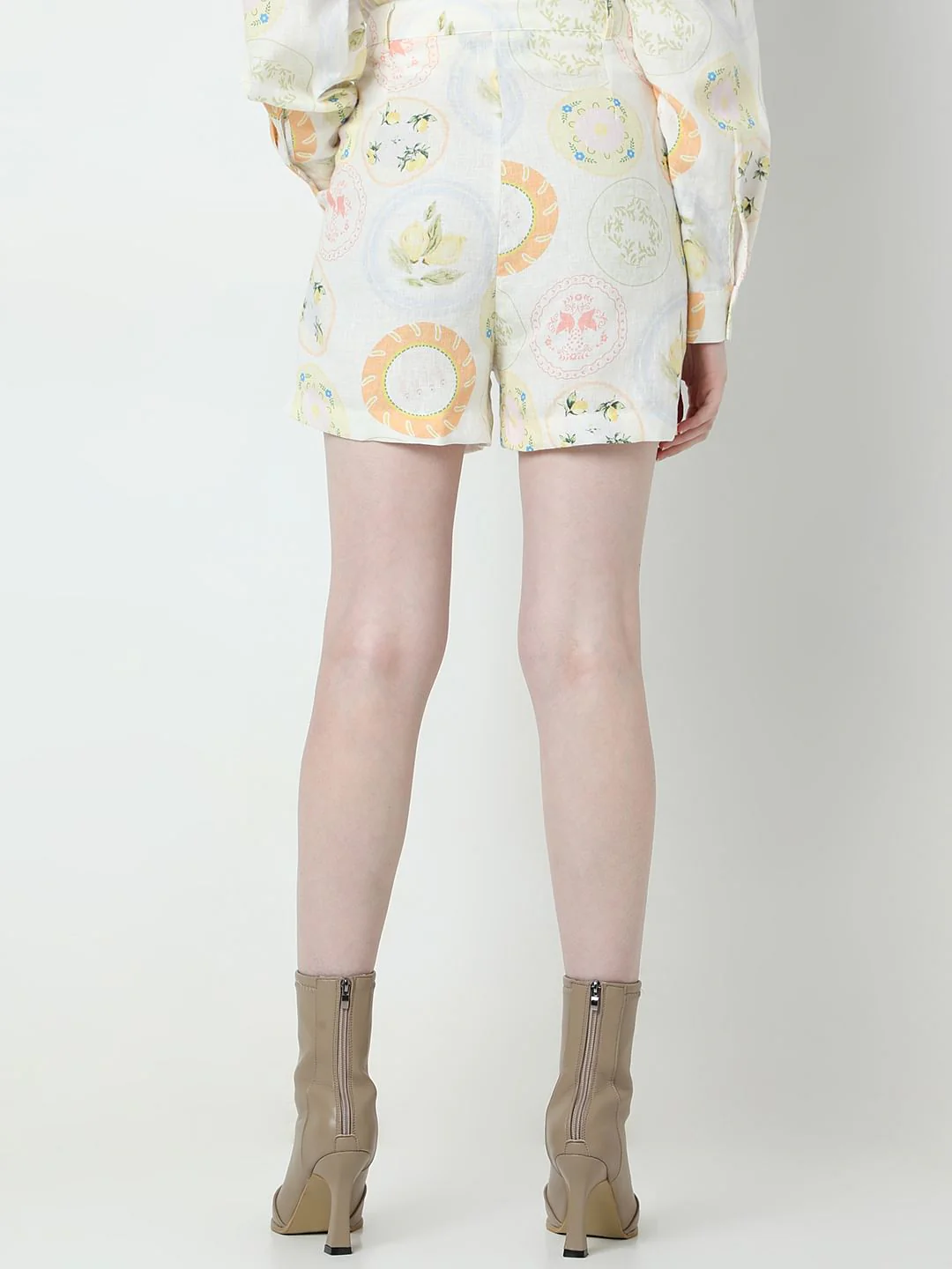 Off-White Printed Linen Co-Ord Set Shorts - Image 4