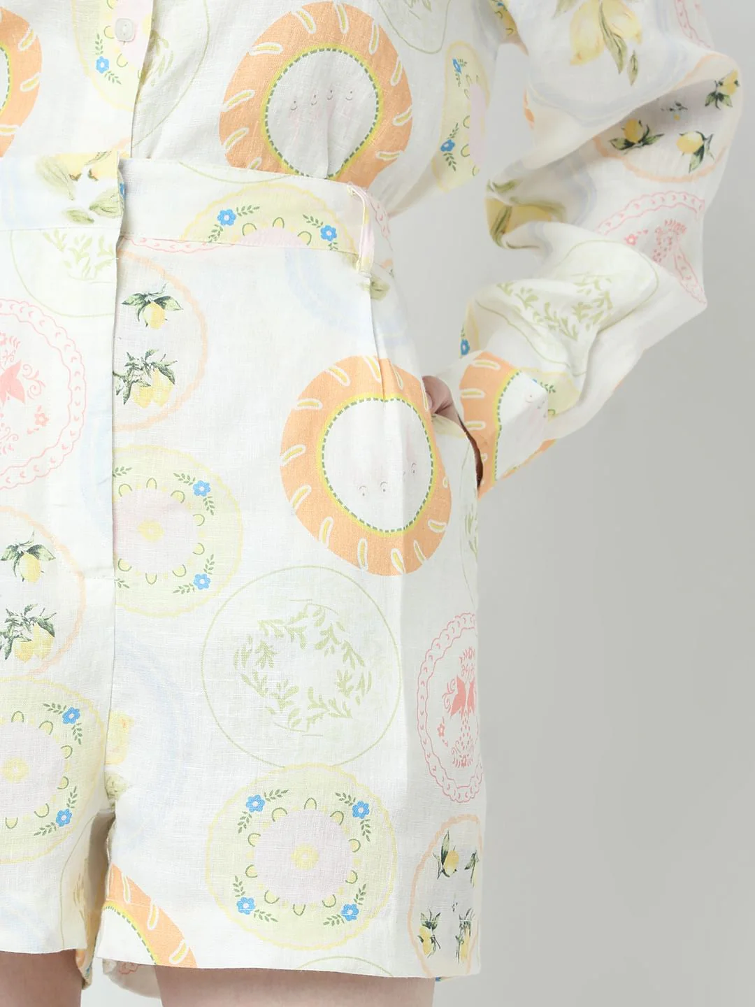 Off-White Printed Linen Co-Ord Set Shorts - Image 6