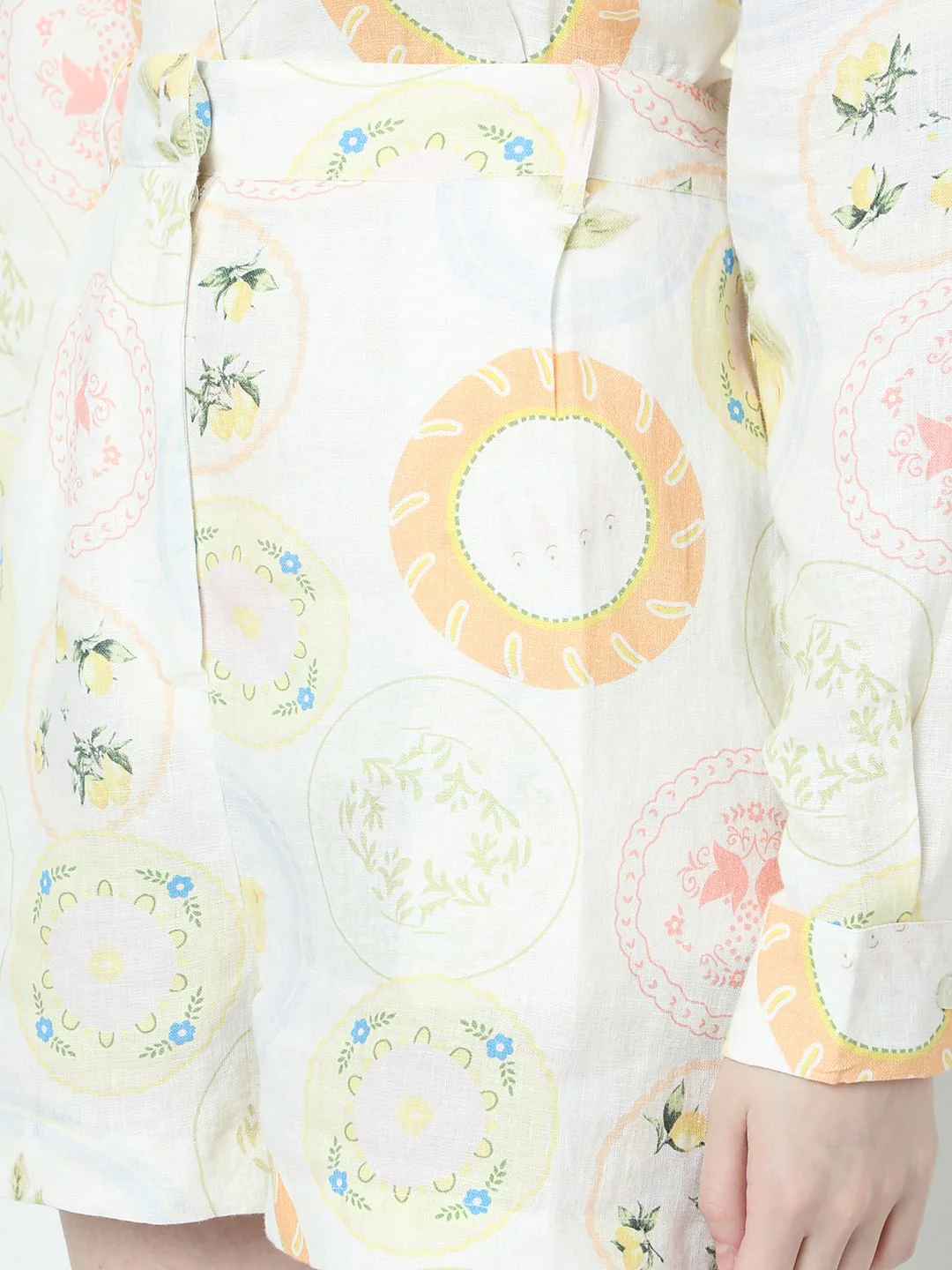 Off-White Printed Linen Co-Ord Set Shorts - Image 8