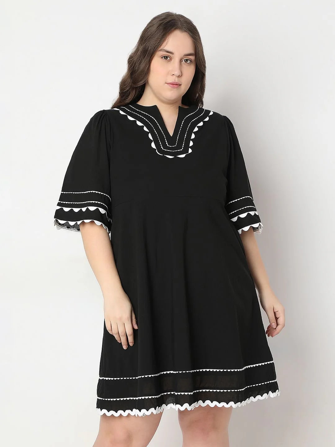 Curve Black Printed Shift Dress - Image 2