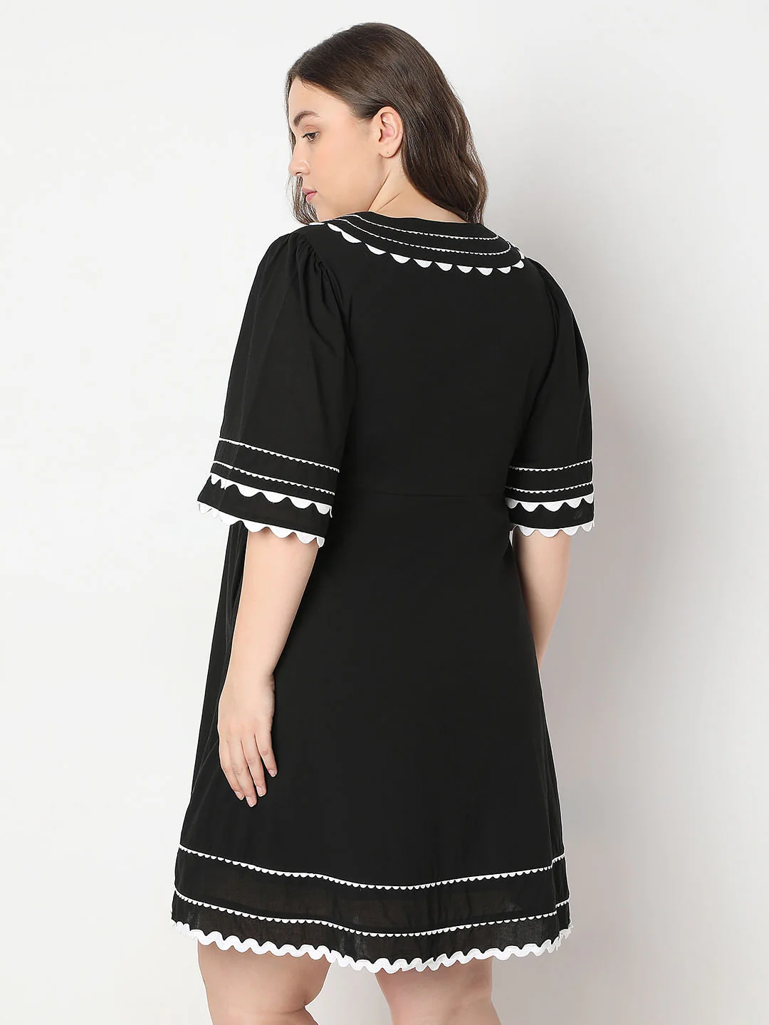 Curve Black Printed Shift Dress - Image 4