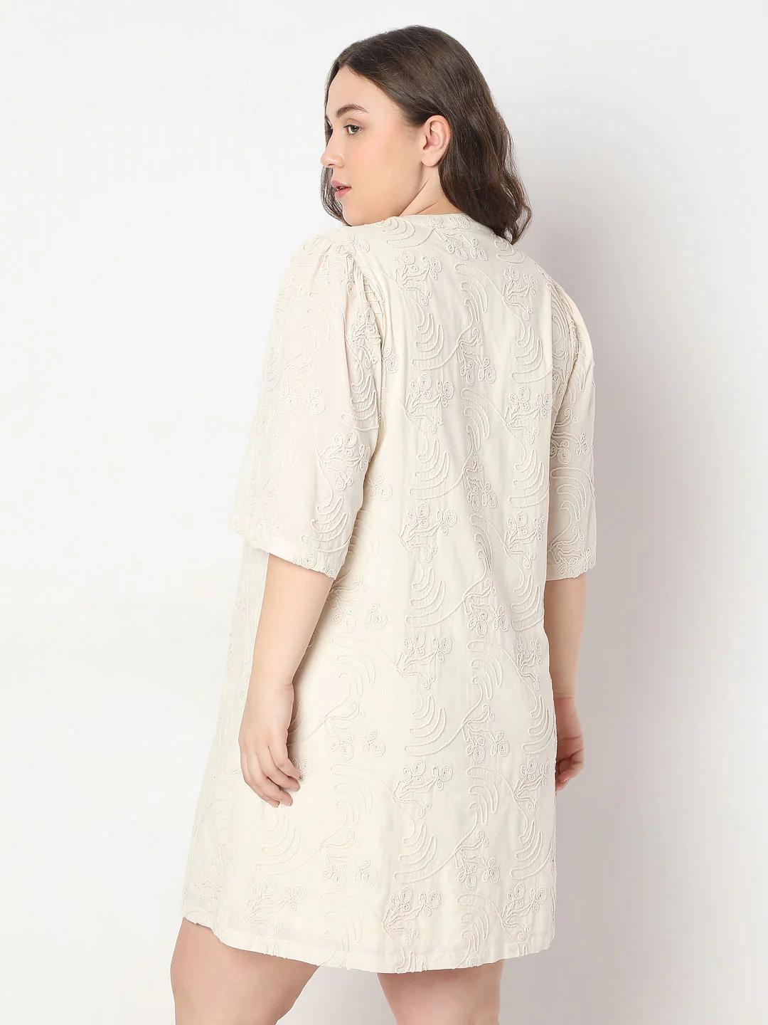 Curve Cream Textured Shift Dress - Image 4