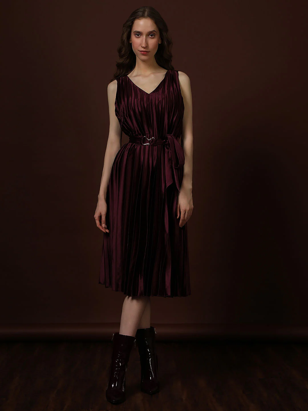 Wine Pleated Sleeveless Dress - Image 2