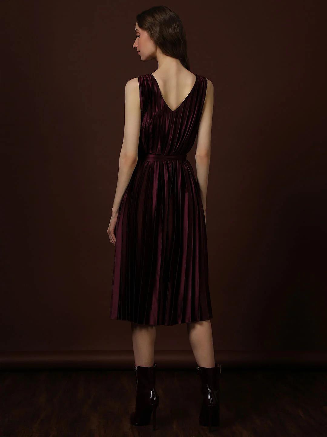Wine Pleated Sleeveless Dress - Image 4