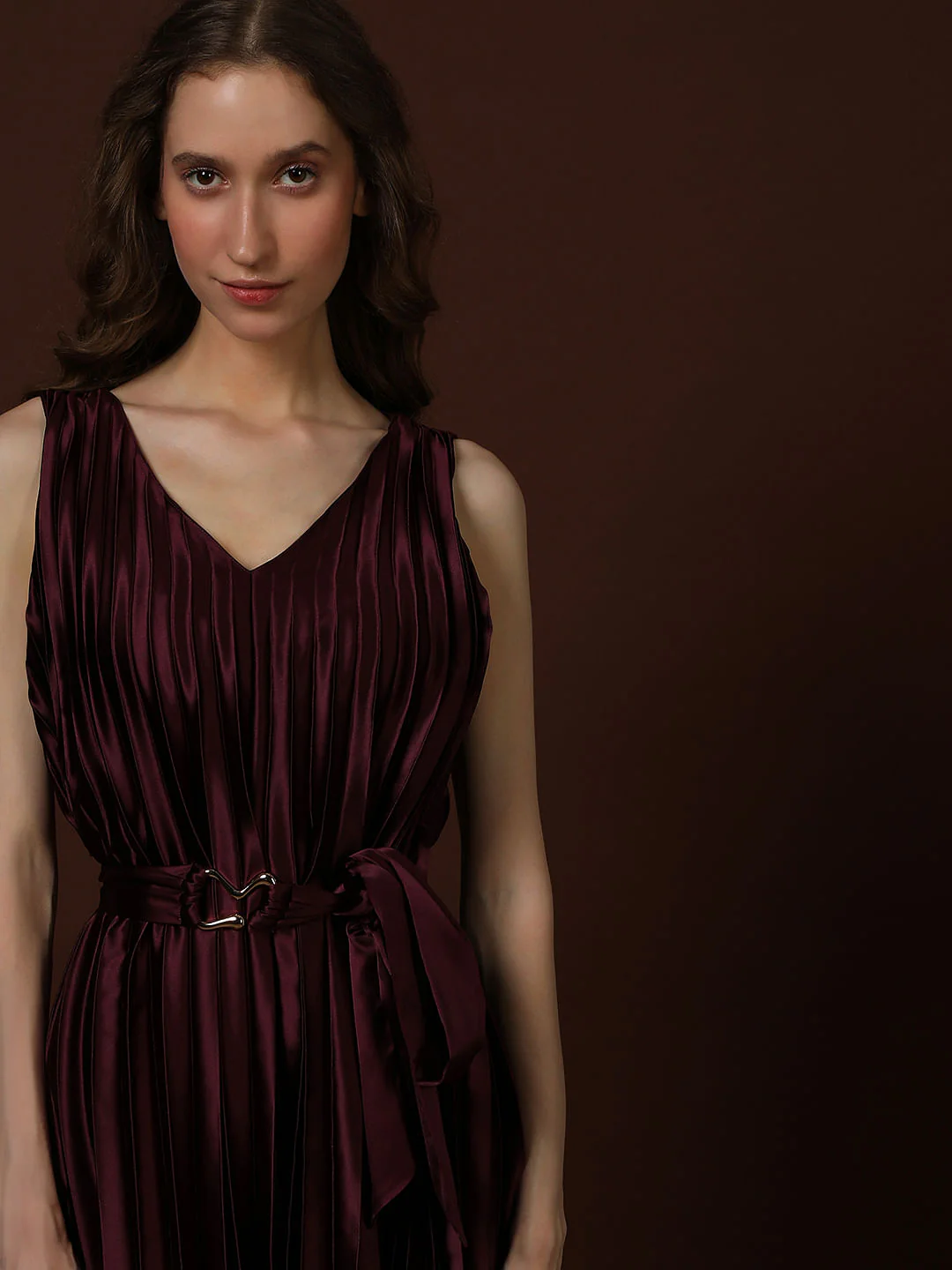 Wine Pleated Sleeveless Dress - Image 5