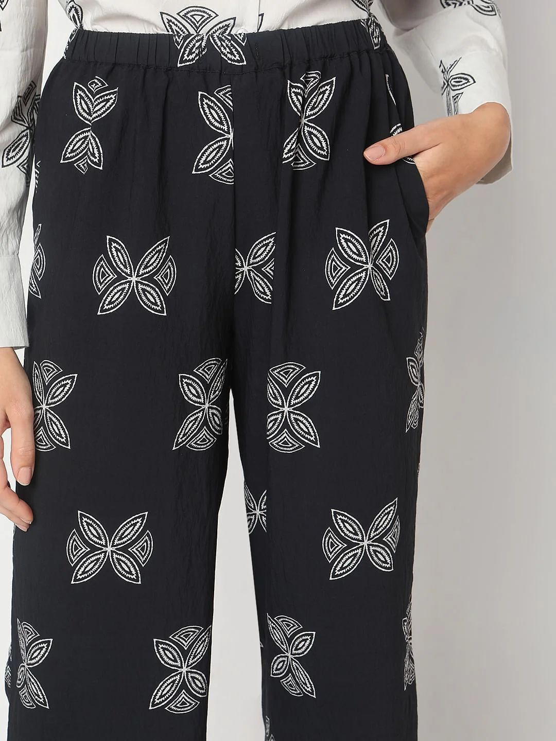 Black Abstract Print Co-Ord Set Pants - Image 6