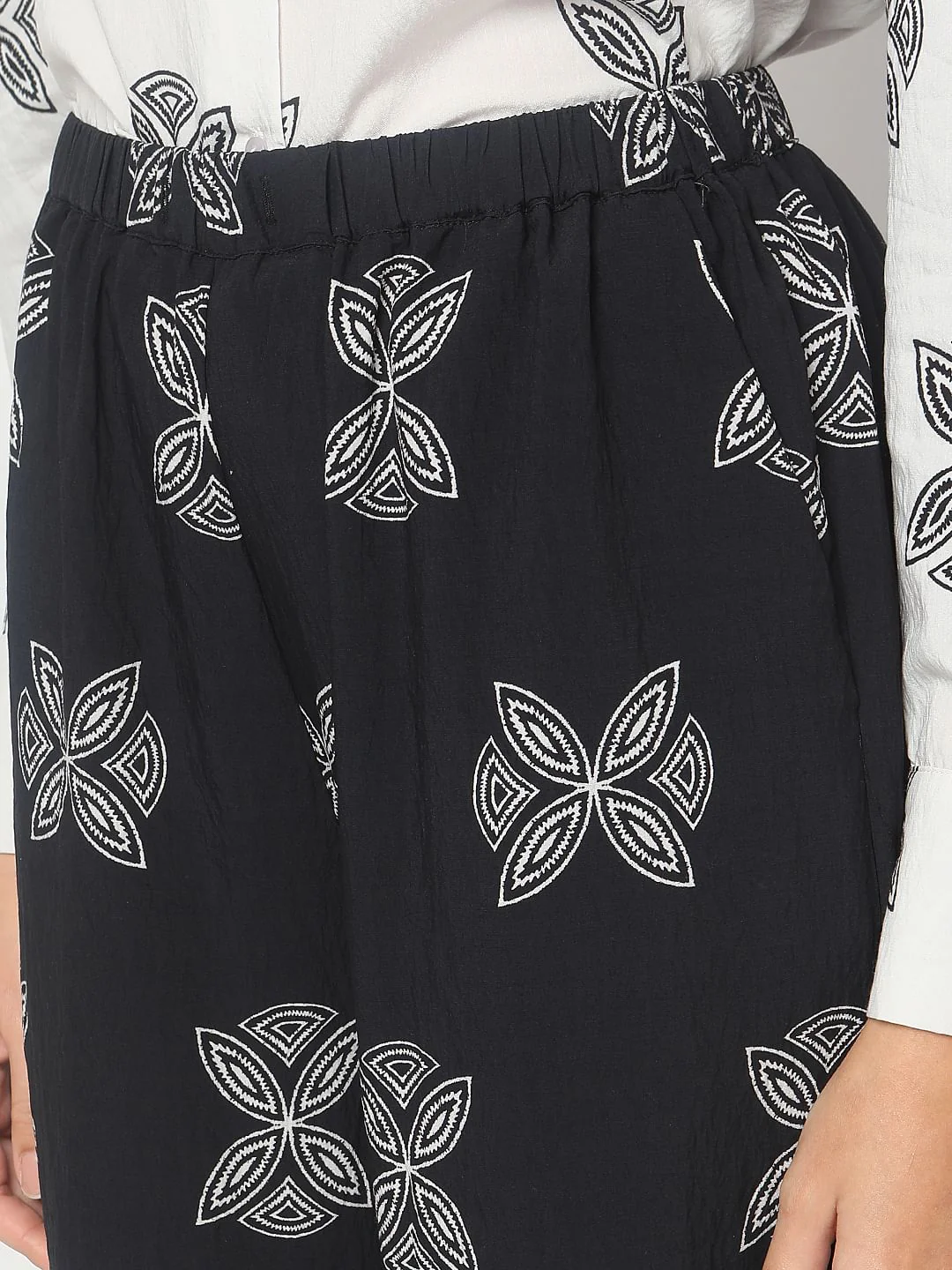 Black Abstract Print Co-Ord Set Pants - Image 8