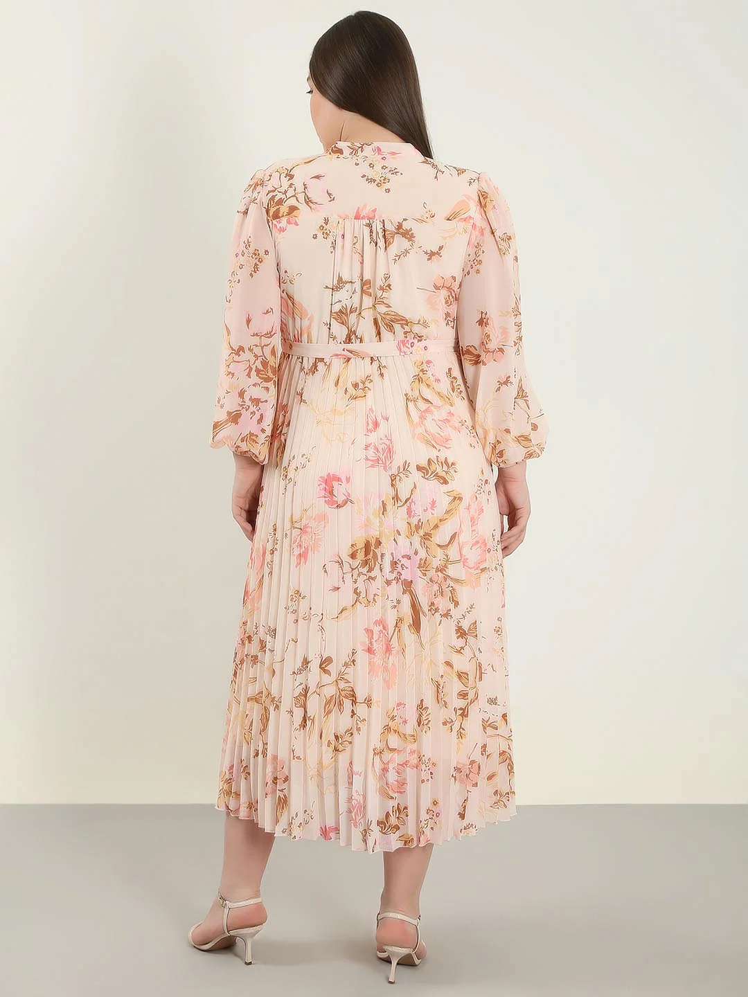 Vero Moda Curve Peach Floral Midaxi Pleated Dress - Image 4