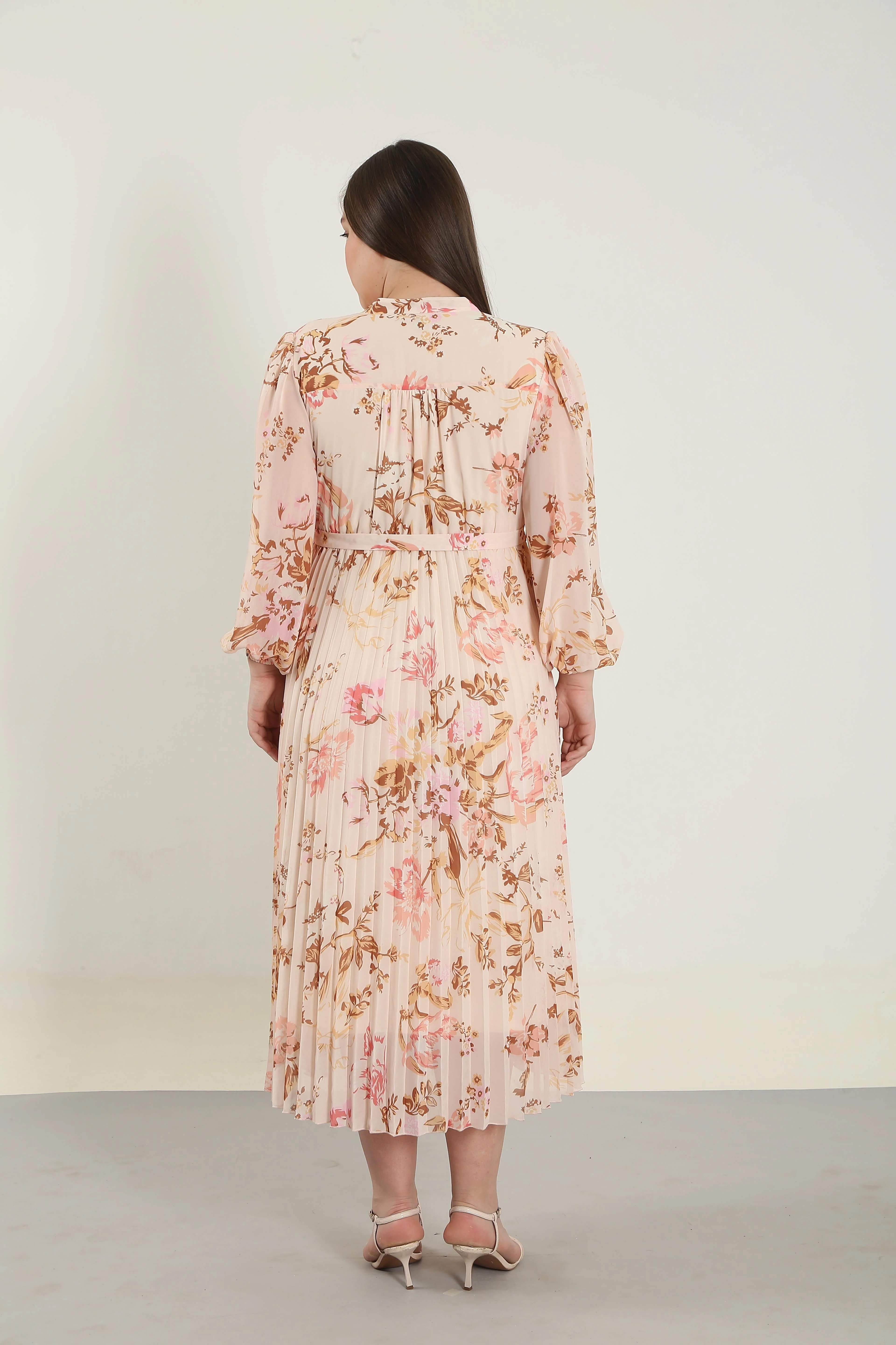 Vero Moda Curve Peach Floral Midaxi Pleated Dress - Image 9