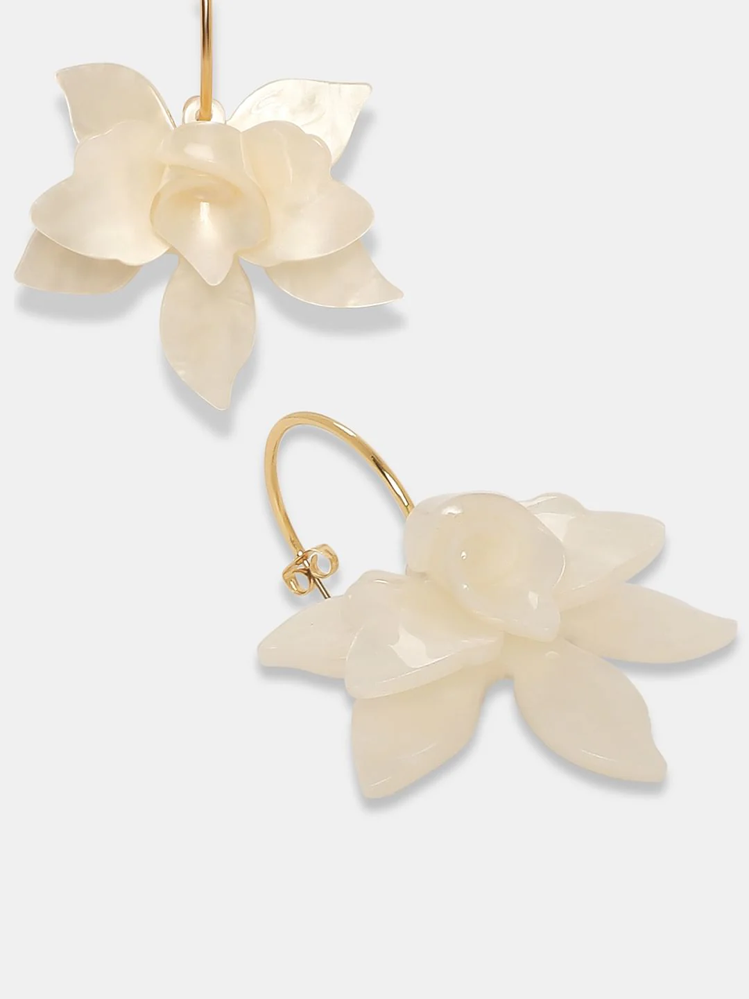 Off-White Pearl Flower Earrings - Image 3