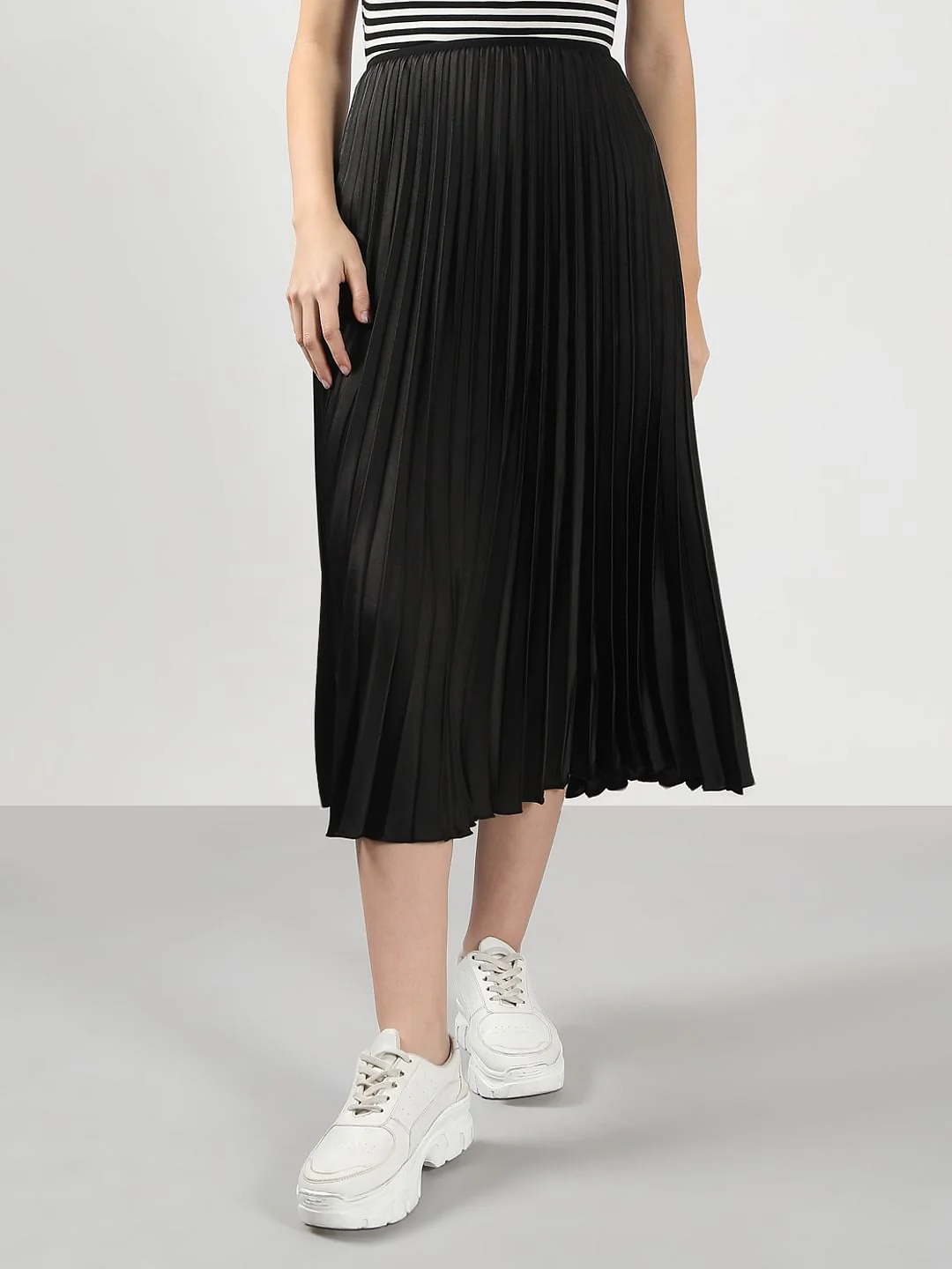 Black High Rise Pleated Midi Skirt - Image 2