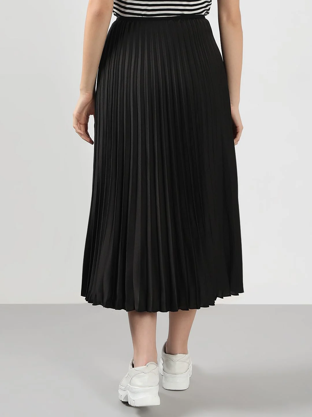 Black High Rise Pleated Midi Skirt - Image 4