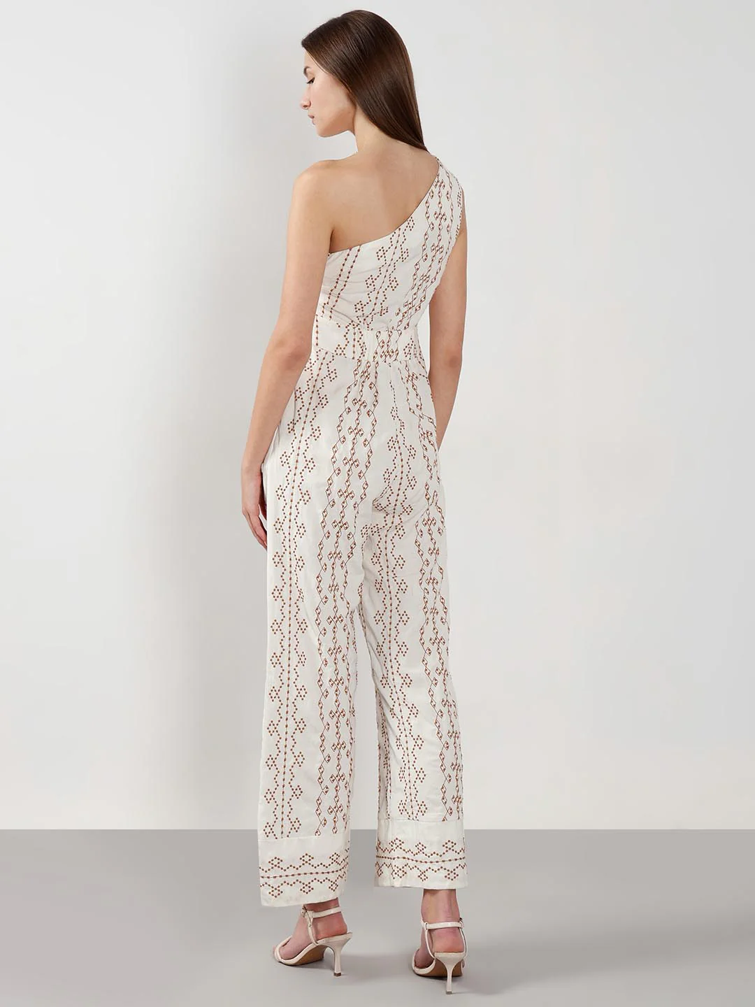 Vero Moda off-White Printed One-Shoulder Jumpsuit - Image 4