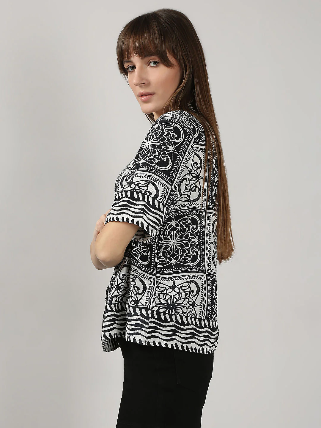 Black & White Printed Short Sleeves Shirt - Image 3