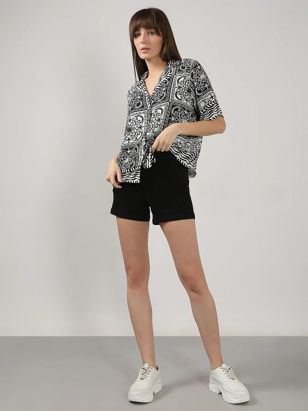 Black & White Printed Short Sleeves Shirt - Image 5